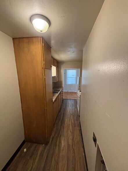 Building Photo - 923 SW 8th Ave