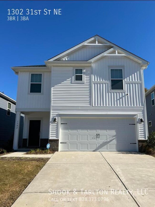 Building Photo - 1302 31st St NE