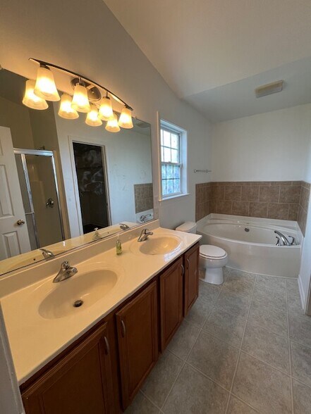 Building Photo - 434 Fernway Dr