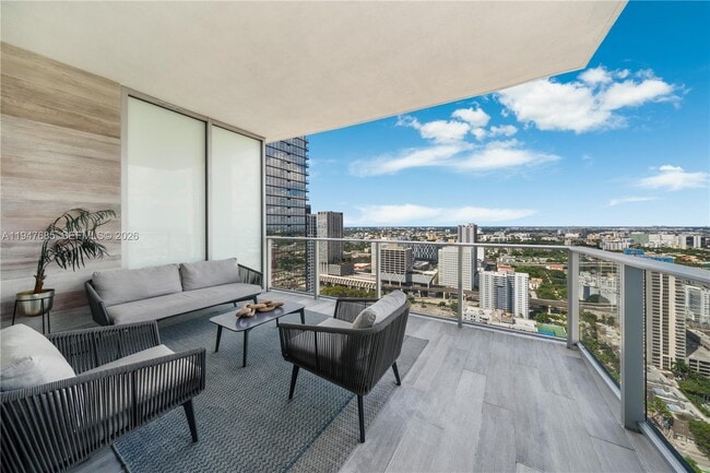 Building Photo - 851 NE 1st Ave