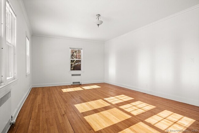 Building Photo - 684 Farmington Ave