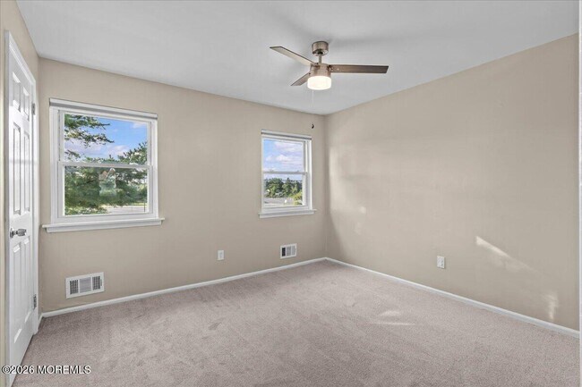 Building Photo - 8 Primrose Ln