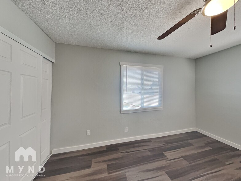 Building Photo - 5650 S 46th Pl