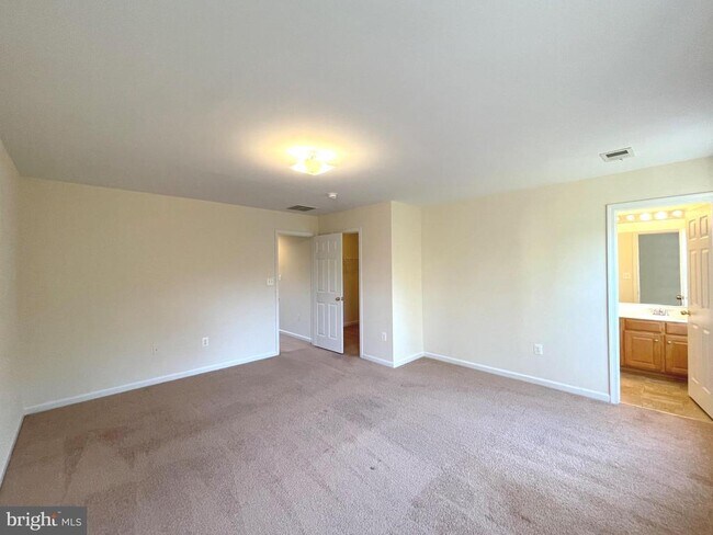 Building Photo - 46053 W Westbury Blvd