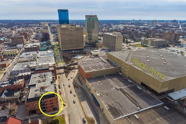 Building Photo - 525 W Main St