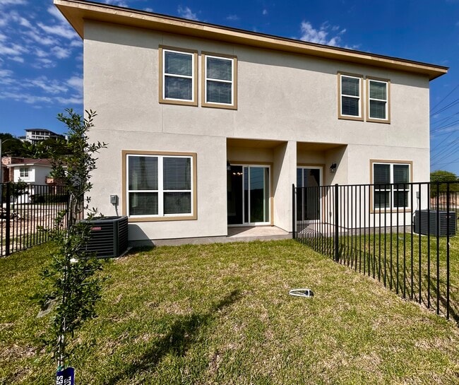 Building Photo - 119 Ave Ventana