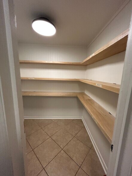 Building Photo - 2856 Tulip Cir E