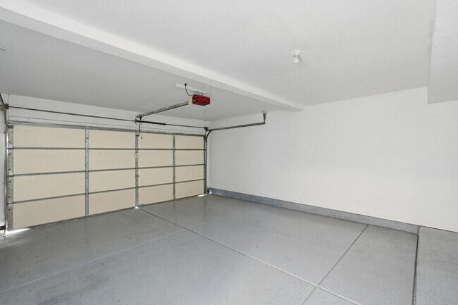 Building Photo - Ready to Move in! Three bedrooms