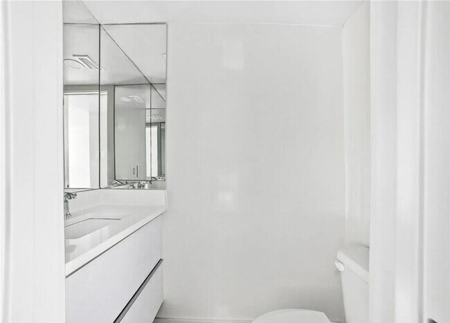Building Photo - 2bedr 2bath Conveniently located in the Village