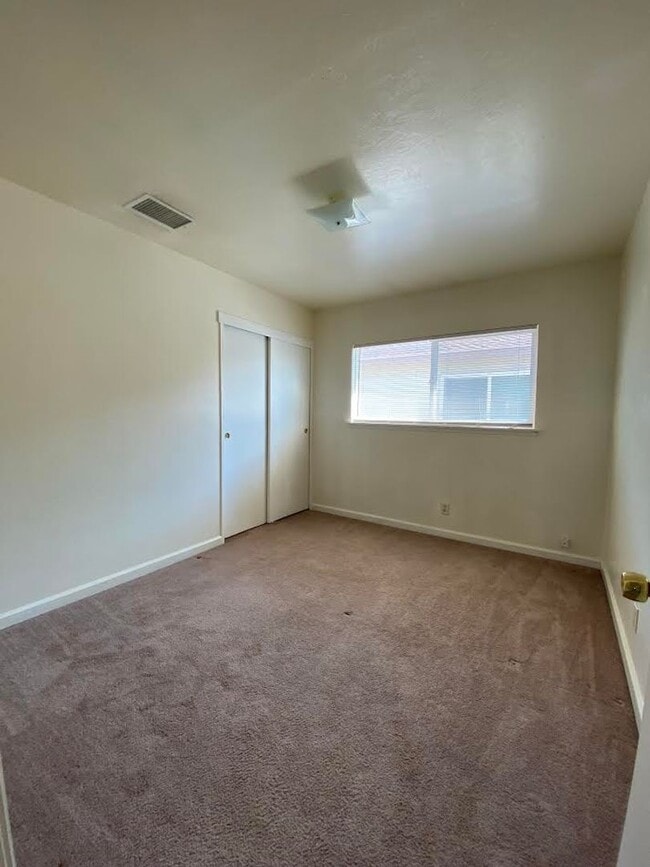 Building Photo - Fairfield, 3 bed/2 bath home $2400