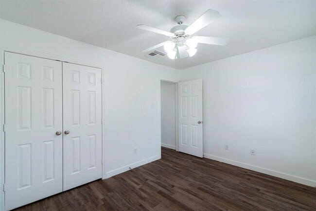 Building Photo - 2707 Troy Dr