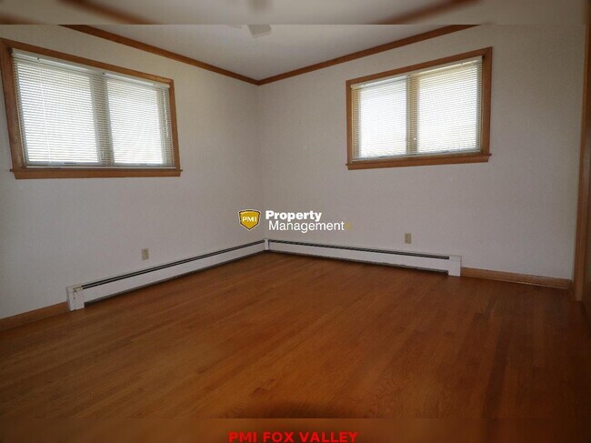 Building Photo - Beautiful Home Appleton