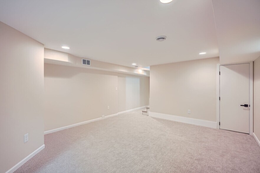 Building Photo - 5633 Saint Croix Ave N