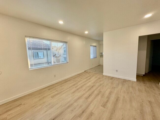 Building Photo - 906 Harkness Ln