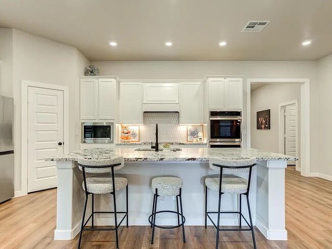 Building Photo - High-end 4 Bed, 3 Bath home in South Lubbock!