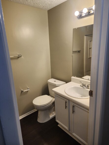 Building Photo - 12415 Hickory Tree Way