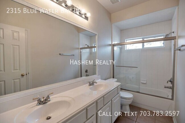 Building Photo - 2315 Blue Water Bay Dr