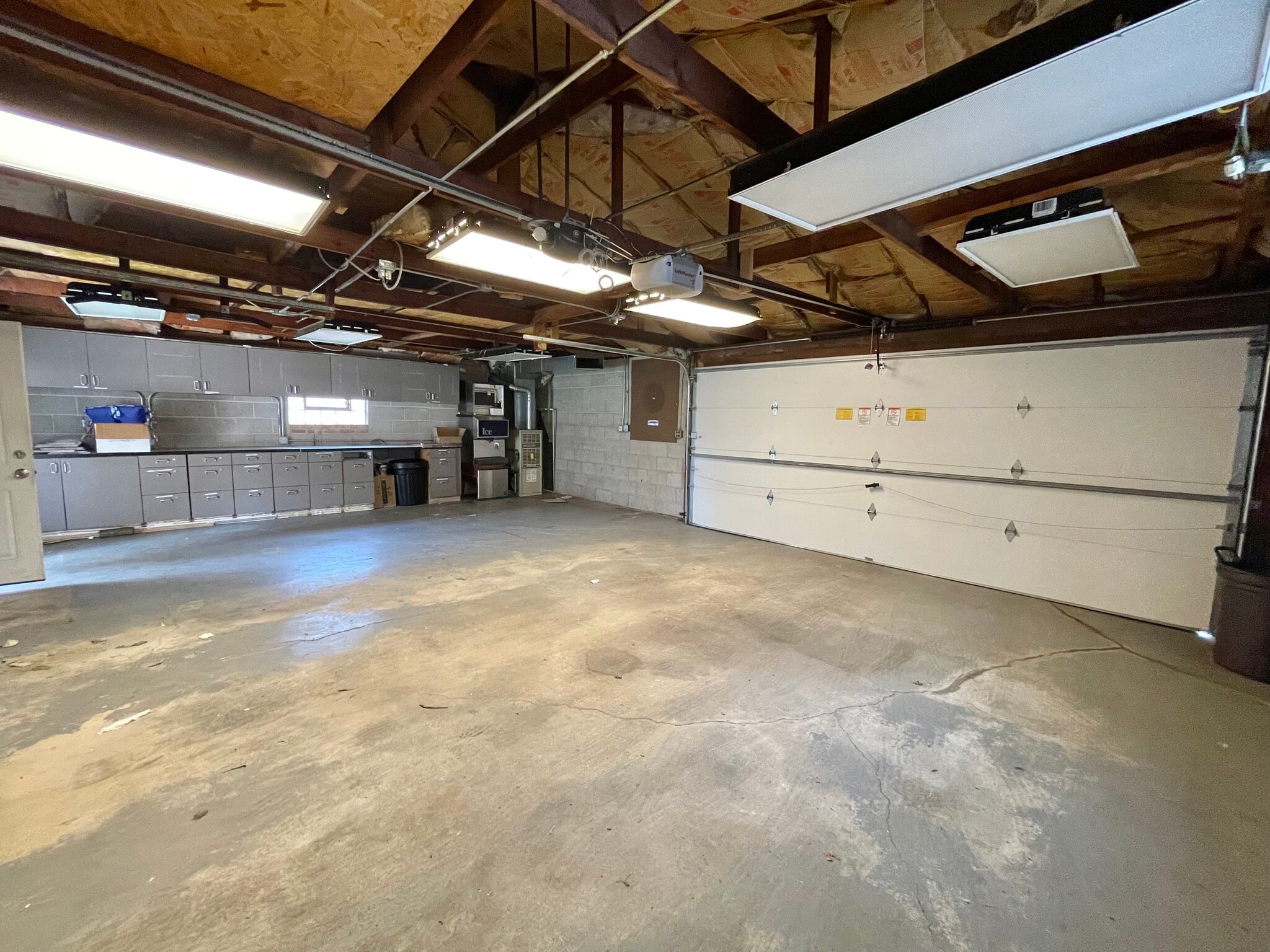 Building Photo - 5735 S Meade Ave