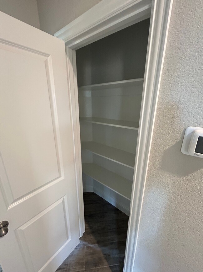 Building Photo - 268 Sunnyside St