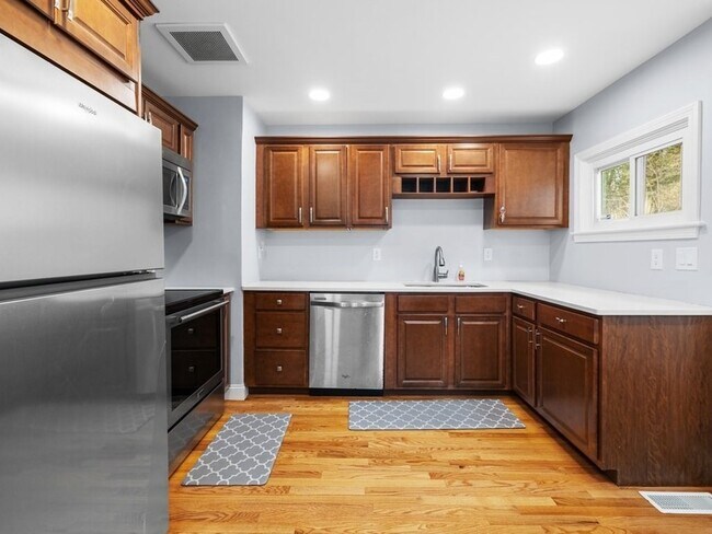 Building Photo - 165 Hartford St