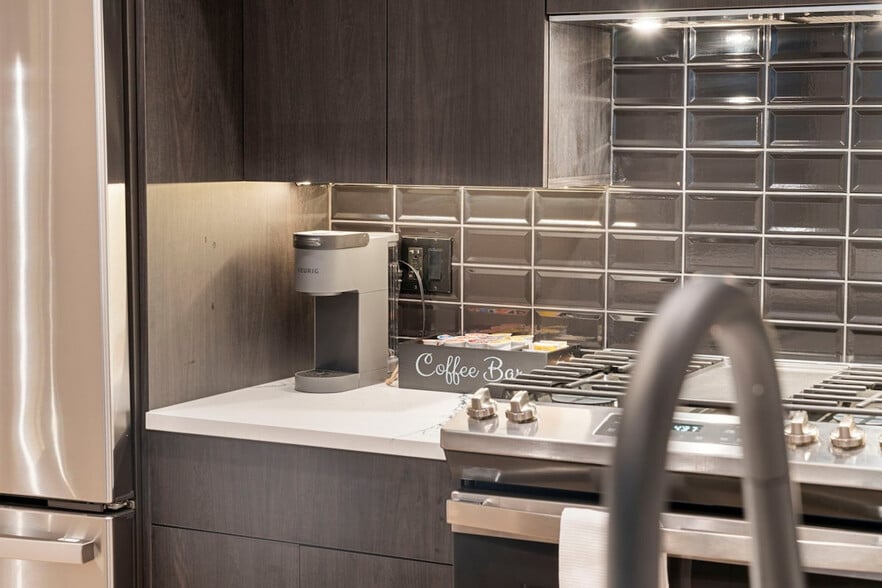 Building Photo - 318 W Grand Ave