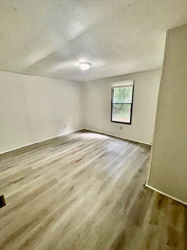 Building Photo - 1736 Ratchford Rd
