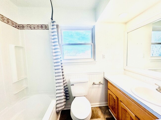 Building Photo - Spacious 4-bedroom, 2.5-bath home in Virginia Beach