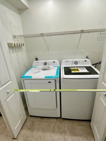 Building Photo - 10521 SW 158th Ct