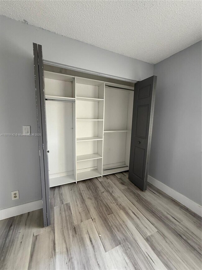 Building Photo - 3275 Coral Ridge Dr