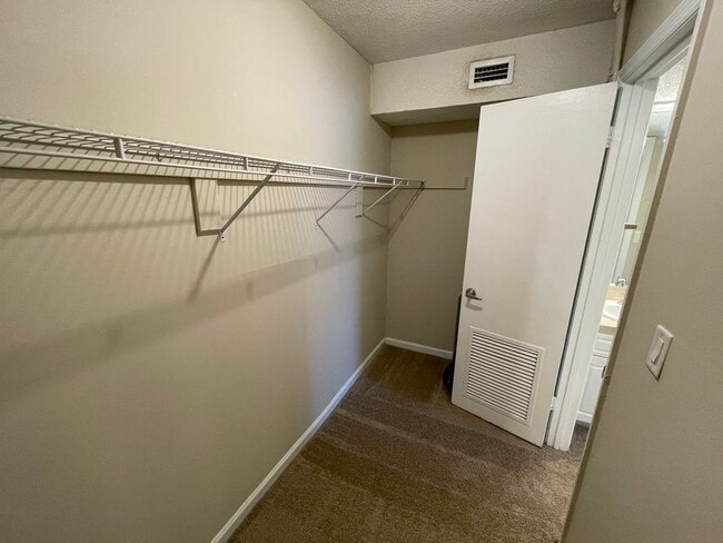 Building Photo - Great Location! 1BR/1BA Carrington Park Co...