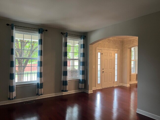 Building Photo - "Charming 4-Bed Home in Mt. Juliet's Sterl...