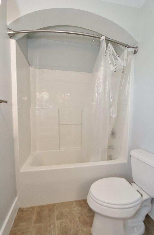 Building Photo - Adorable Craftsman Style Home