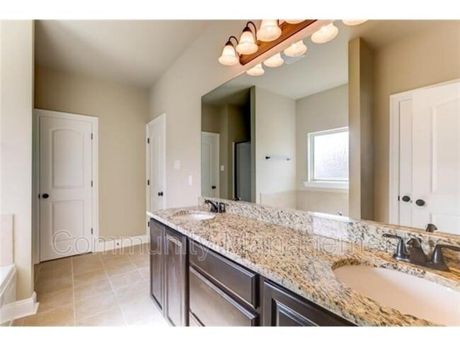 Building Photo - 1544 Dominic Dr