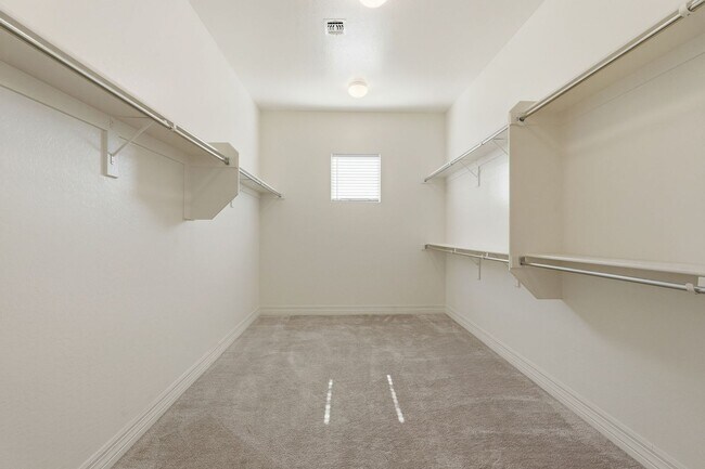 Building Photo - Gated Community Amazing ameneties