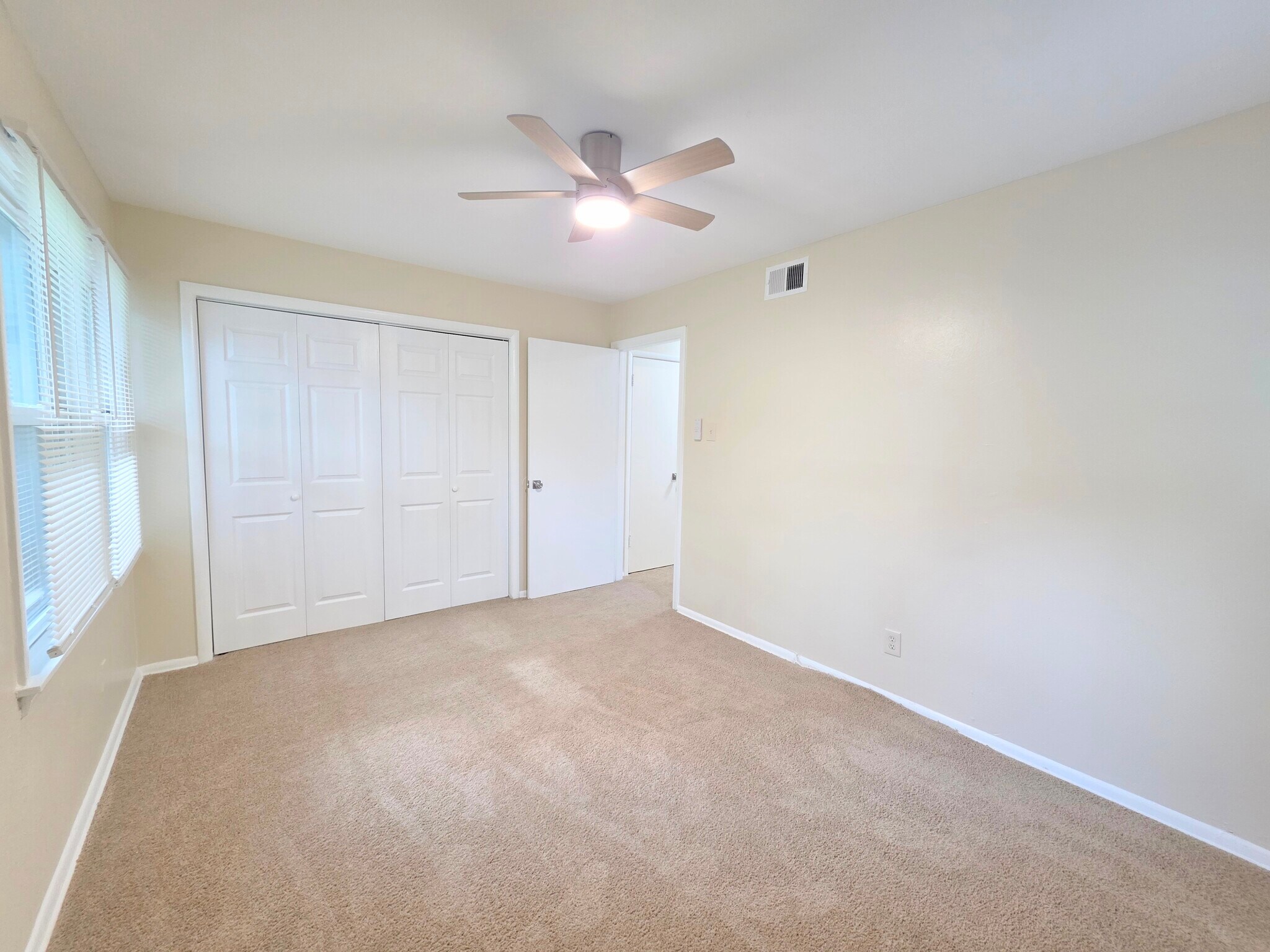 Building Photo - 4014 Sun Valley Dr