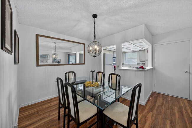 Building Photo - 804 SE 7th St