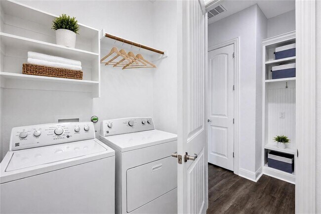 Building Photo - 15513 La Catania Way