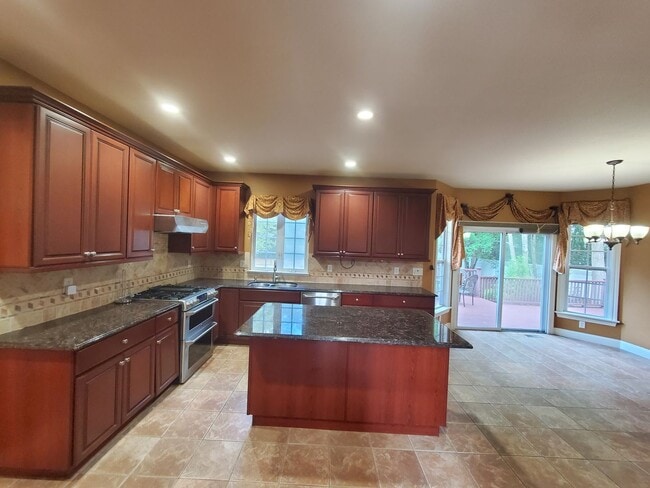 Building Photo - Beautiful, large home with finished baseme...
