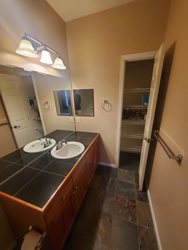 Building Photo - Spacious 2B/2B Main Level Condo With Garage NOW AVAILABLE