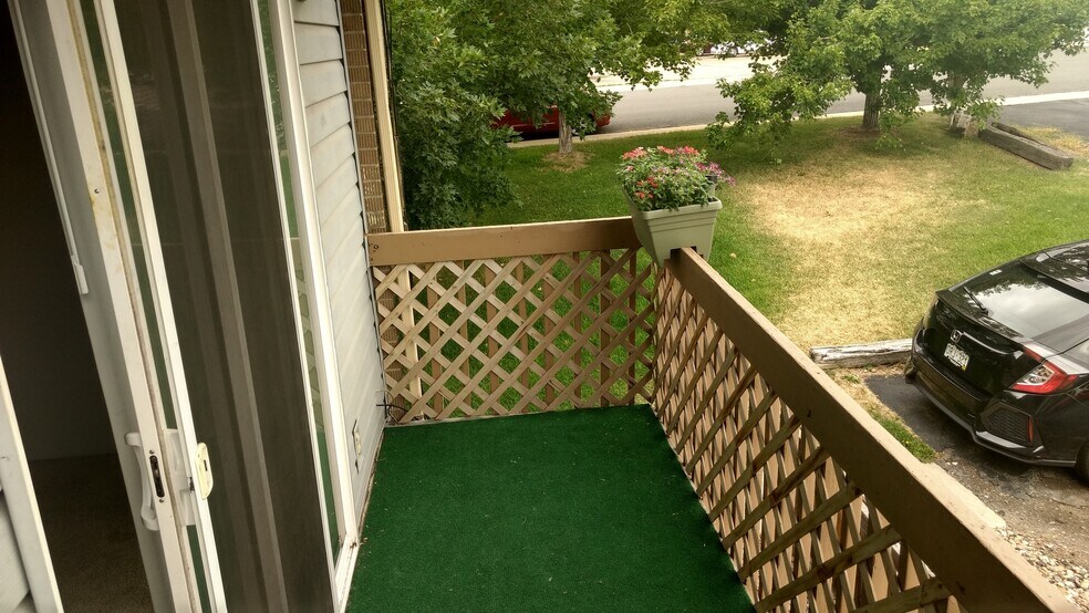 Building Photo - 1612 Cottonwood Dr