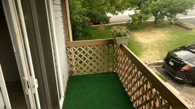 Building Photo - QUAINT 2 Bed 1 Bath Apartment in Louisville-Available Now!