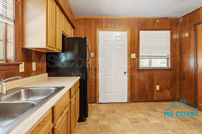 Building Photo - 316 Tandy Dr