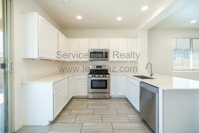 Building Photo - 9129 W Sells Dr