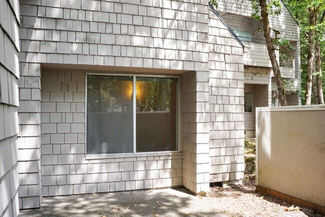 Building Photo - Gorgeous & Bright 1-Bed w/ Wood-Burning Fi...