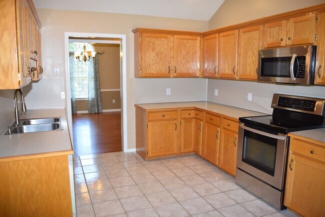 Building Photo - Spacious 3-Bedroom, 3-Bath Home with Bonus Room in a Quiet Neighborhood! NO PETS