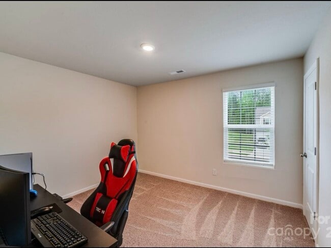 Building Photo - 600 Lamorak Pl