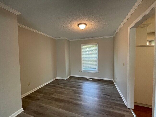 Building Photo - Stunning 4BR 2.5BA w/ Granite Kitchen in South Overland Park