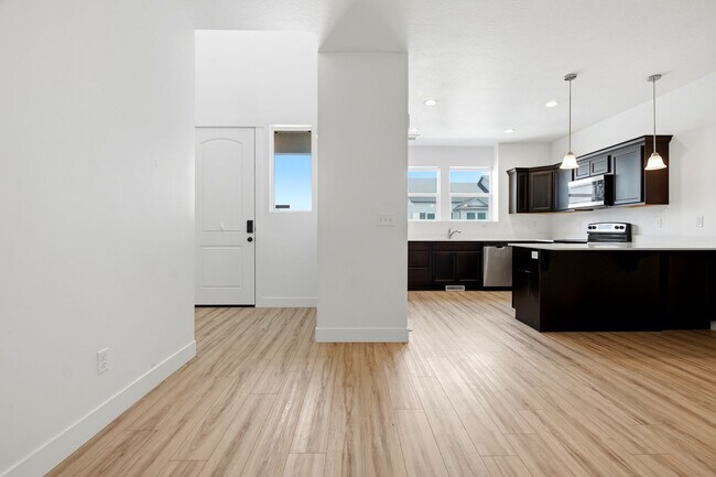 Building Photo - 1627 W Talus Rdg Dr