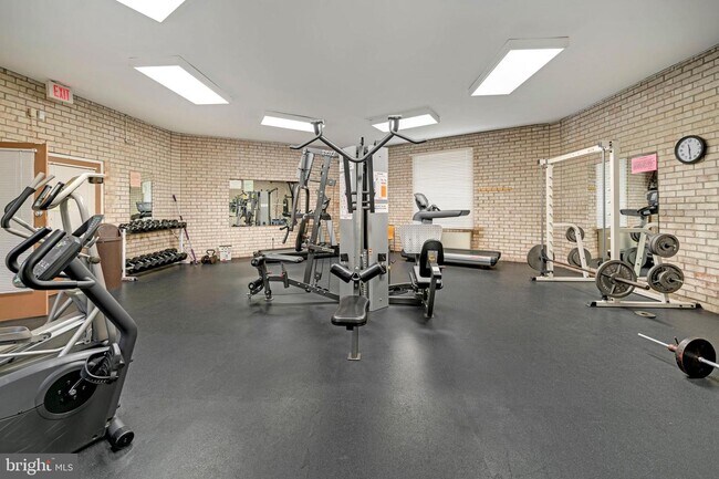 Building Photo - 6934 Hanover Pkwy