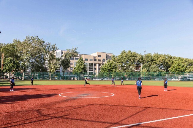 Building Photo - 202 Bowers St